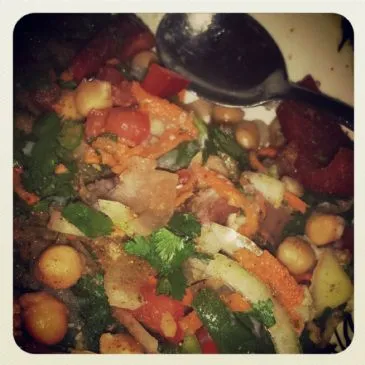 Indischer Kichererbsen-Gemüsesalat