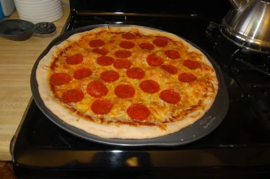 Hausgemachte Pizza mit Vollkornboden