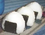 Sojasauce-Hühnchen-Onigiri