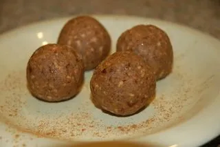 Apfel-Zimt-Walnuss-Leckereien (roh & glutenfrei)