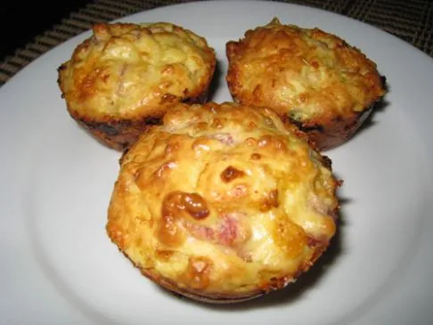 Hüttenkäse- und Eiermuffins mit Cheddar-Käse