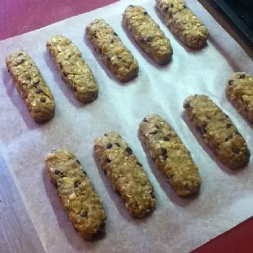 Erdnuss- und Schokoladen-Proteinriegel