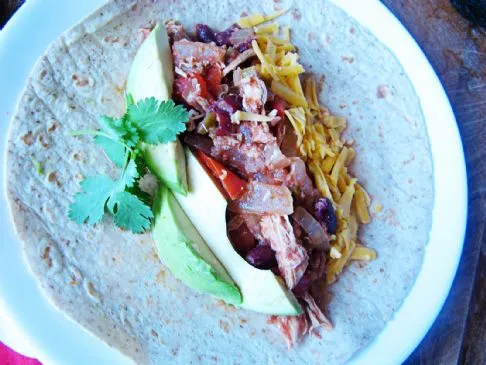 Slow Cooker Cilantro-Limetten-Hähnchen mit Paprika & Bohnen