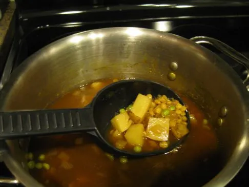 Linsen- und Kartoffel-Zitronensuppe