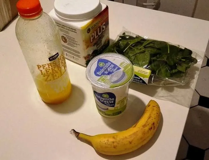 Smoothie mit Banane & Spinat