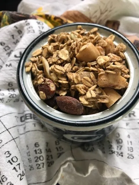 Zuckerfreies knuspriges Granola