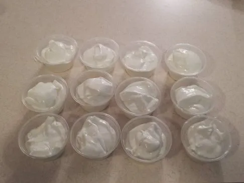 Einfacher Frucht-Dip mit Marshmallow-Creme und Frischkäse