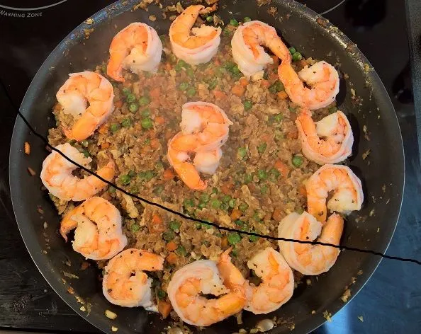 Garnelen mit Blumenkohl-Pfannengericht