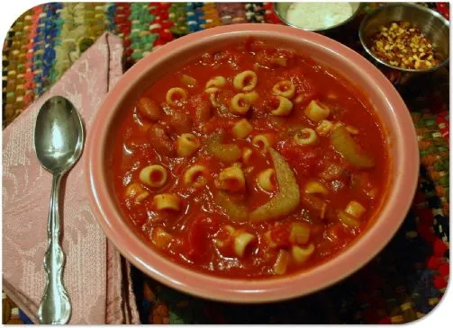 Slow Cooker Vegetarische Olive Garden Pasta e Fagioli Suppe