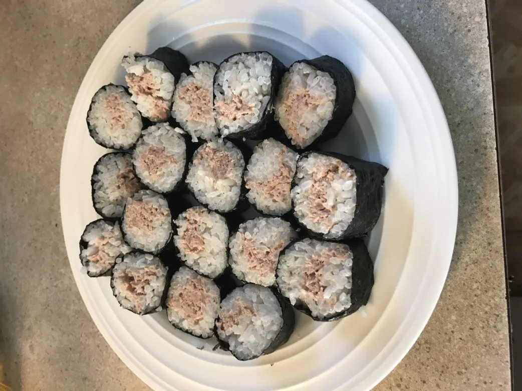 Thunfisch-Sushi-Rolle