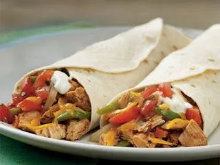 Einfache, schmackhafte gebackene Hähnchen-Fajitas