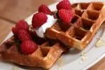 Waffeln mit Vanillejoghurt und Beeren (Rezept aus Seventeen Magazine)