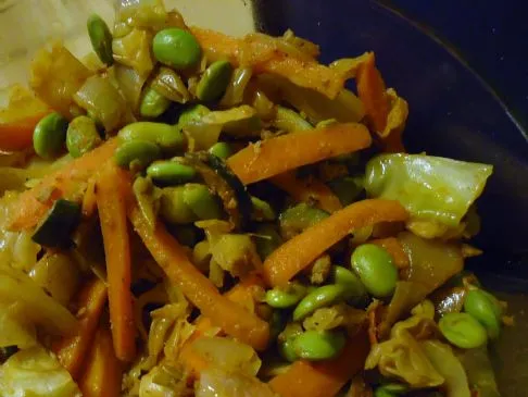 Gemüsepfanne mit Edamame und Soyrizo