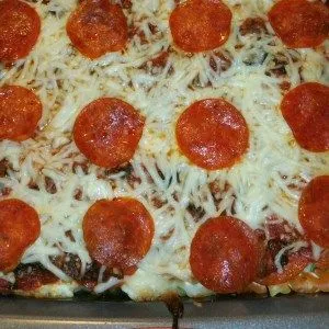 Pasta-Auflauf mit Pepperoni-Pizza