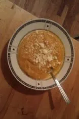Cremige geröstete Karotten-Süßkartoffel-Knoblauch-Suppe