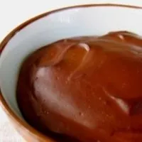 Fast fettfreier dunkler Schokoladenpudding