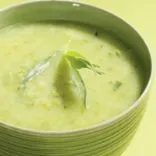 Zucchinisuppe mit Kräutern