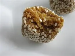 Sesam-Nuss-Bällchen