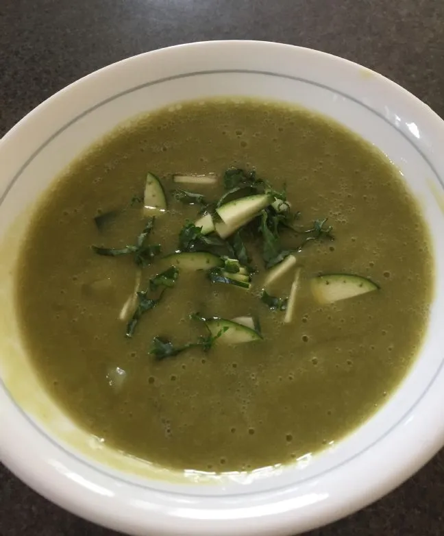 WFPB Zucchini-Kartoffel-Grünkohl-Suppe