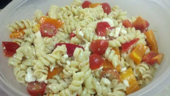 Spritziger Sommer-Pasta-Salat