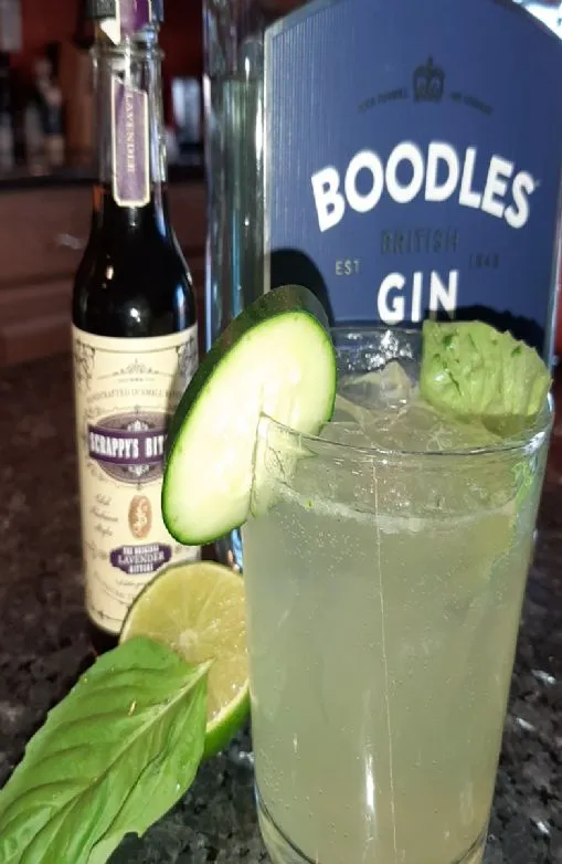 Gin Gimlet mit Lavendel-Bitters