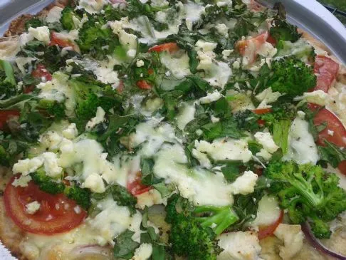 Hähnchen-Spinat-Brokkoli-Pizza