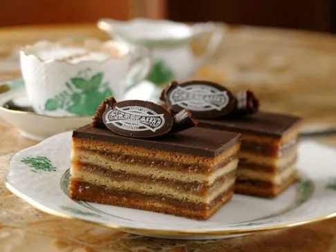 Gerbaud-Kuchen (Zserbó-Süti, Ungarn) (1 Portion = 5x2cm = 35g)
