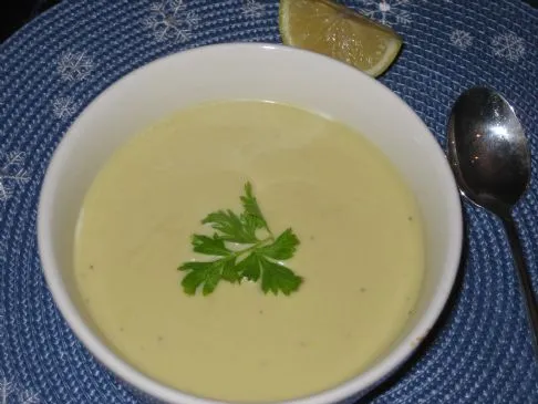 Hummus- und Zucchinisuppe