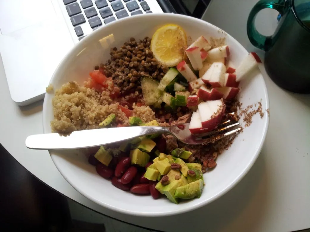Thunfisch-Linsen-Quinoa-Lunch-Bowl