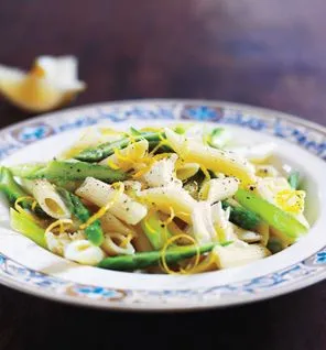 Vollkornnudeln mit Spargel und Zitrone