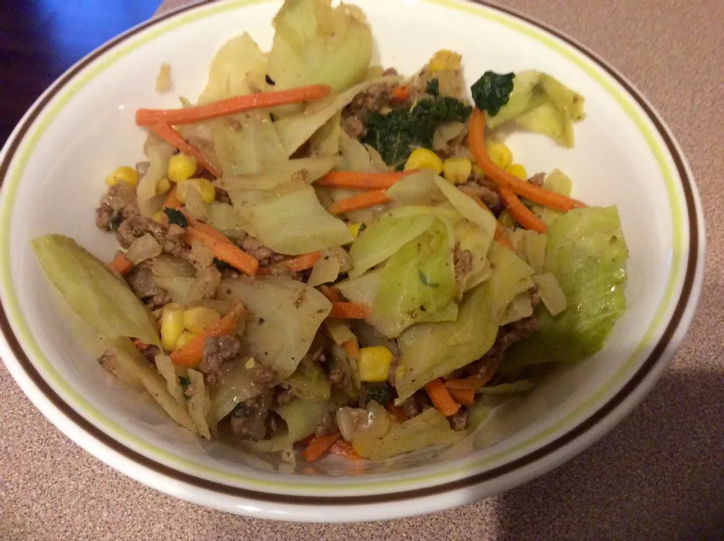 Rindfleisch und Kohl Wokgericht