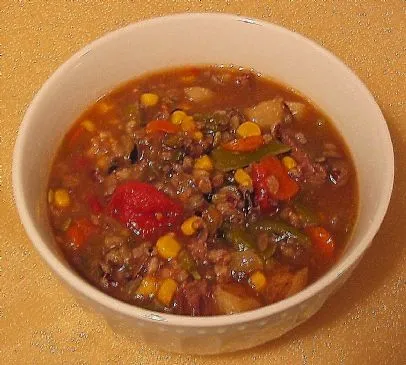 Herzhafte Rindfleisch-Gemüsesuppe mit Wildreis