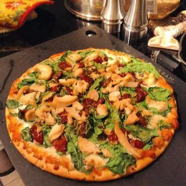 Rosmarin-Knoblauch-Spinat-Hühnchen 5-Käse-Pizza