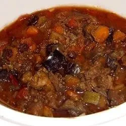 Langsam gekochter mediterraner Eintopf