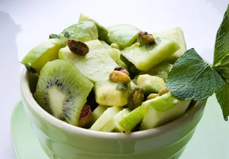 Minzige Limetten-Avocado-Kiwi-Salat