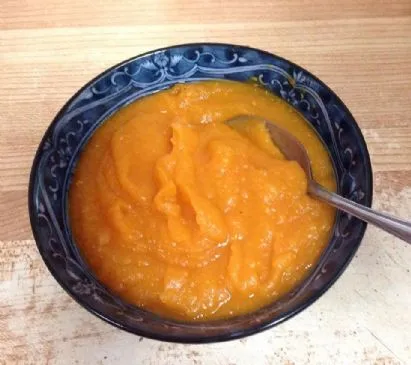 Herbstliche Orangensuppe mit Linsen, vegan