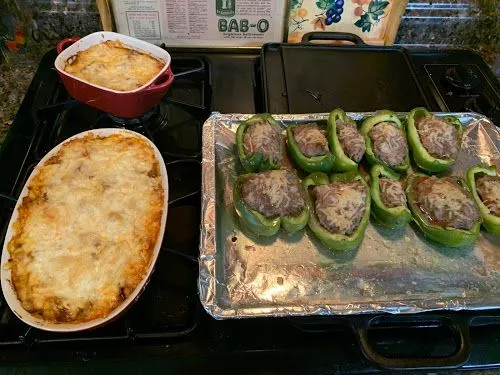 Gefüllte Paprika im Wirtschaftsstil