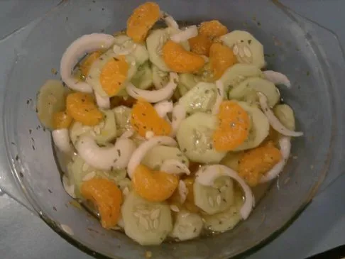 Süßer Gurken- und Mandarinen-Orangensalat