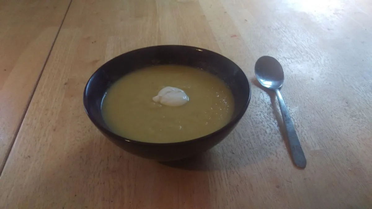 Kümmel-Zitronen-Fenchel-Lauch-Suppe