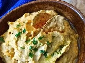 Gerösteter Süßkartoffel- und weiße Bohnen-Dip