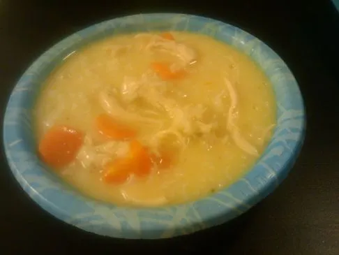 Langsam gekochte Zitronen-Hühnchen-Reis-Suppe