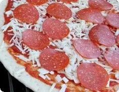 Pepperoni-Pizza auf Vollkornboden