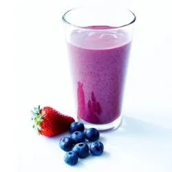 Ananas-Erdbeer-Blaubeer-Smoothie