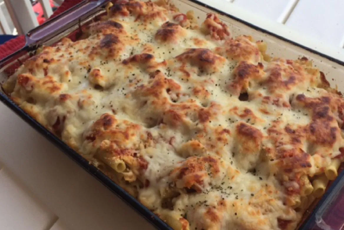 Hühnchen Parmesan gebackenes Ziti