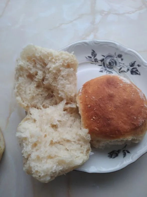 Sesam-Knoblauch-Brötchen