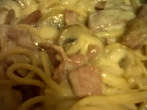 Pasta A La Di Bacon Carbonara mit Pilzen