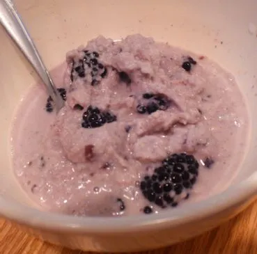 Hausgemachtes Himbeereis