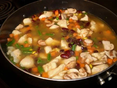 Hühnchen- und Bohnensuppe