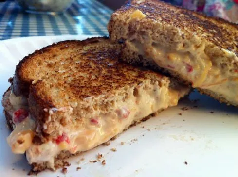 Hausgemachter Pimento-Käse (für eine Person)
