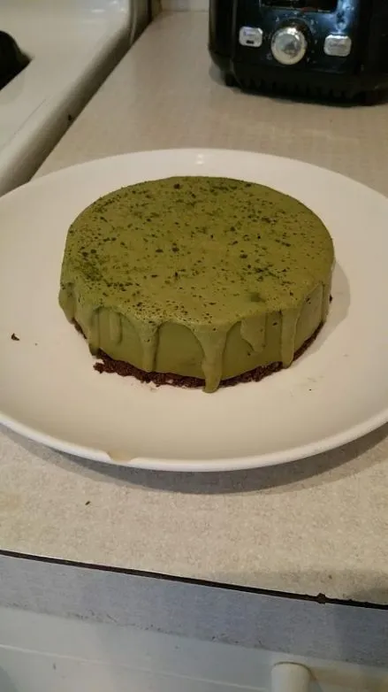 Veganer Matcha-Avocado-Kuchen